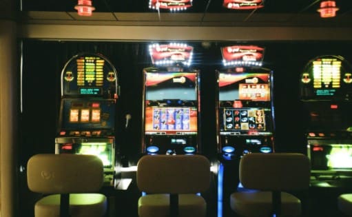 Experience Regal Wins with Royal Diamonds Slot